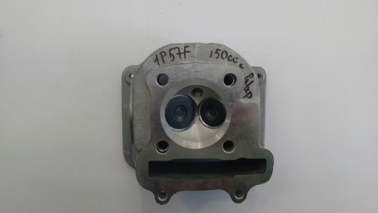 Головка цилиндра в сборе с клапанами 1P57F (150cc с реверсом)