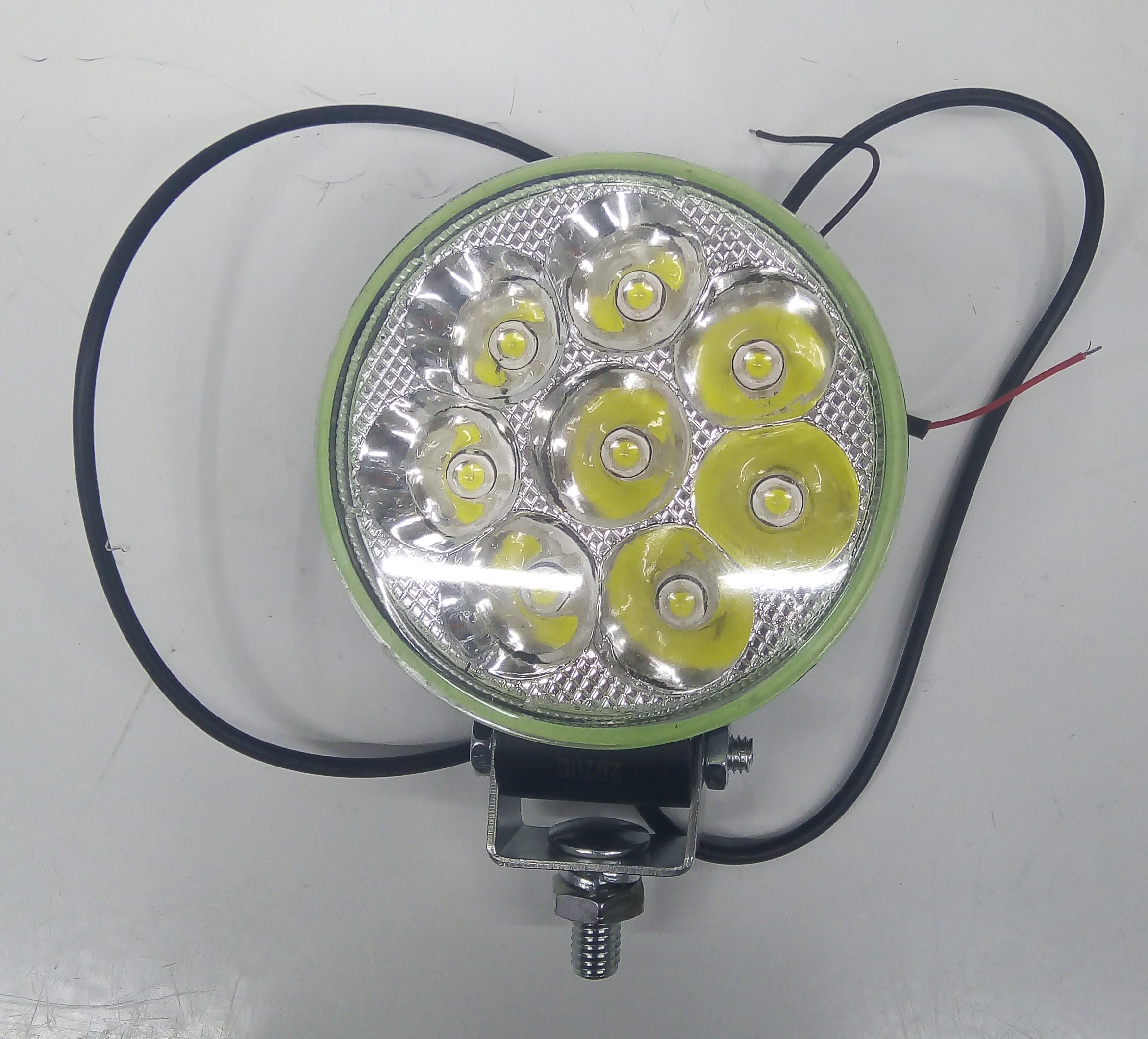 Фара светодиодная круглая с кронштейном диаметр 8,5 см,12V-80V,8 SMD