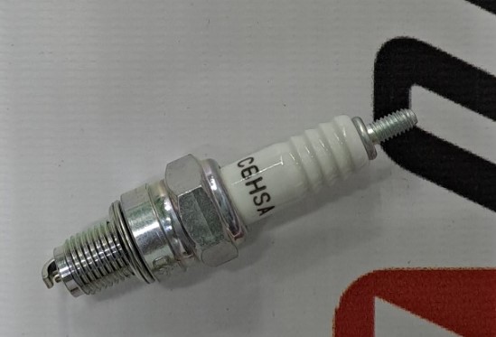 Свеча NGK C6HSA оригинальная (3228) (4T кит. скутер 50/150cc, Honda, Yamaha, мопеды Alpha, Delta)